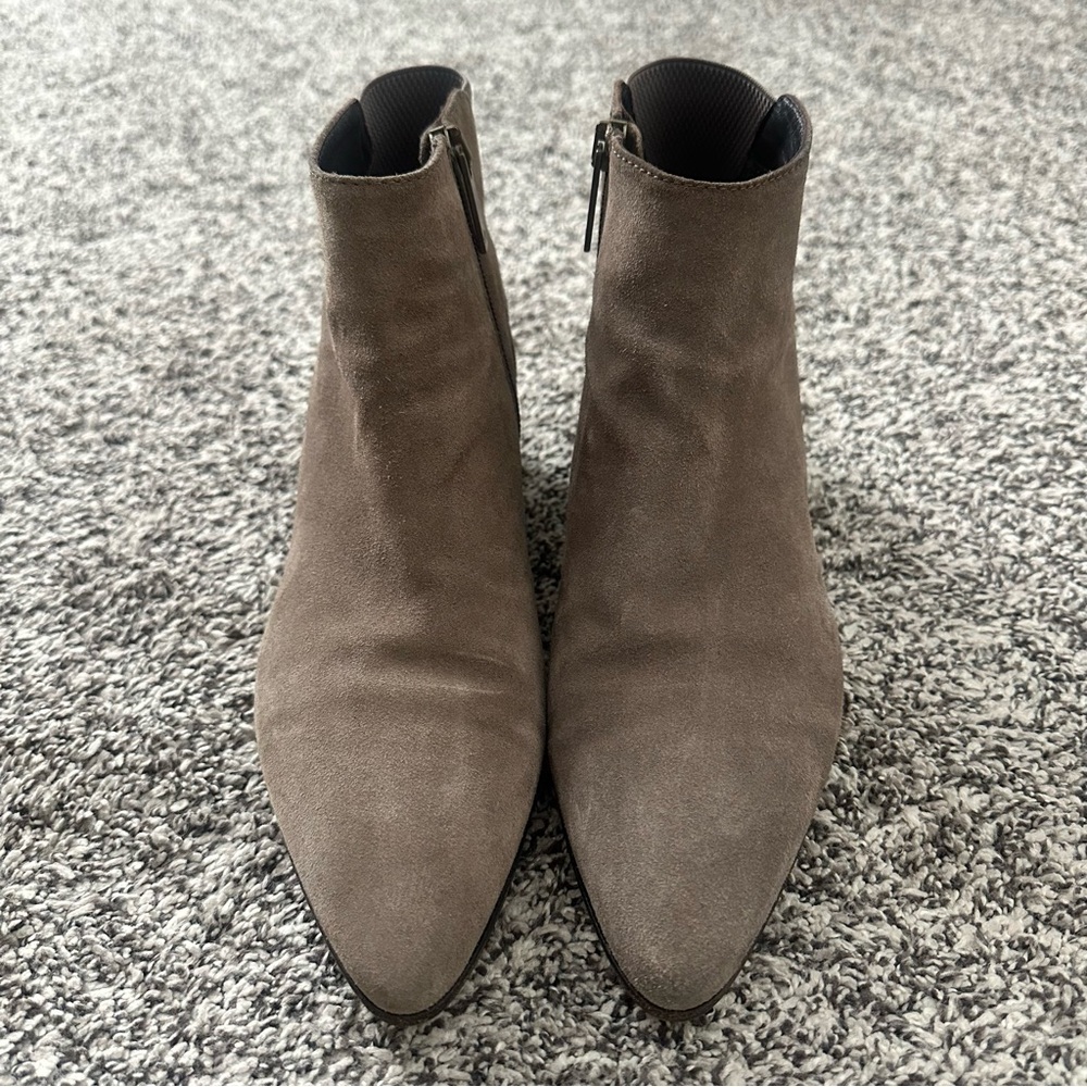Aquatalia Made in Italy Suede Leather Ankle Booties